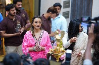 Actress Namrata Shirodkar Inaugurated BORABAY Salon